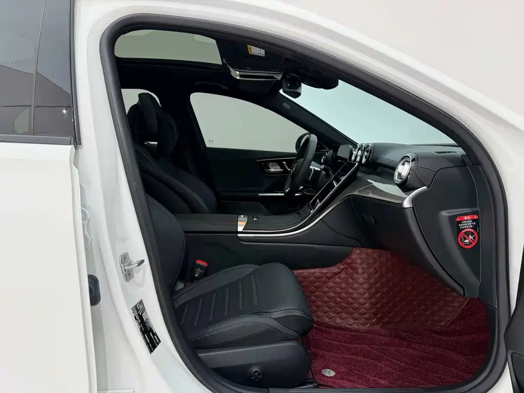 Mercedes-Benz C-Class 2025 — фото 18