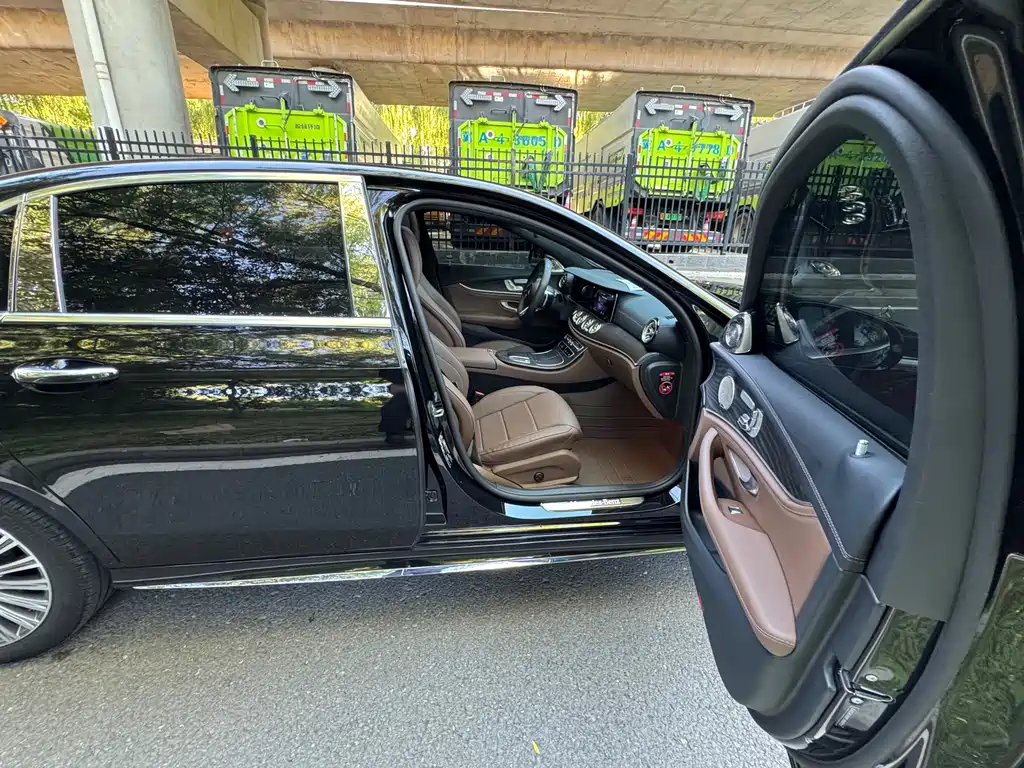 Mercedes-Benz E-Class 2023 — фото 20