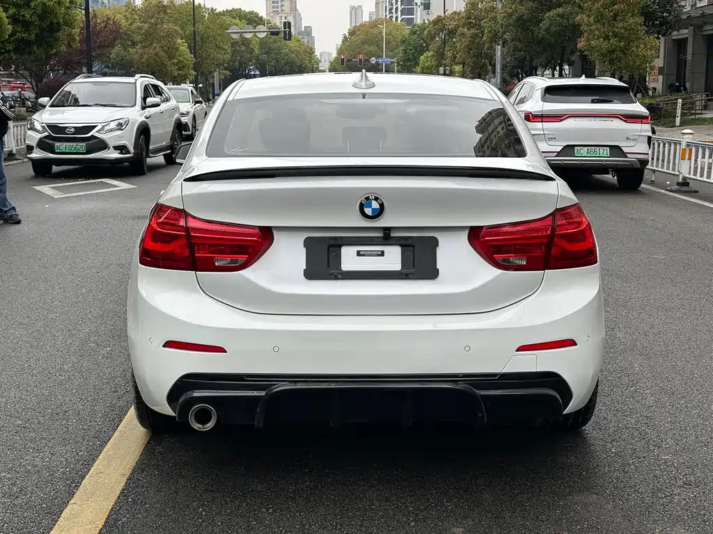 BMW 1 Series 2018 — фото 6