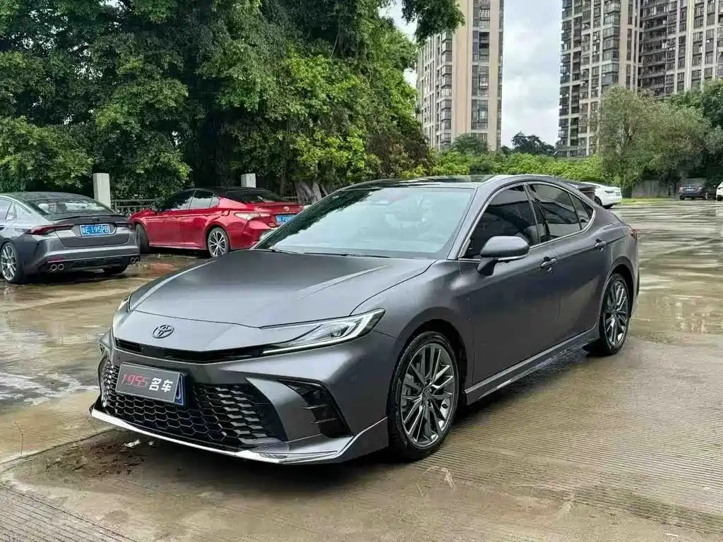 Toyota Camry 2025 — фото 1