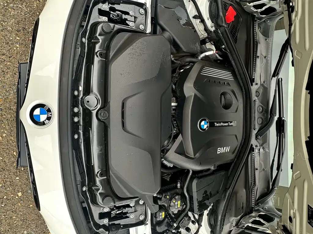 BMW 3 Series 2019 — фото 19