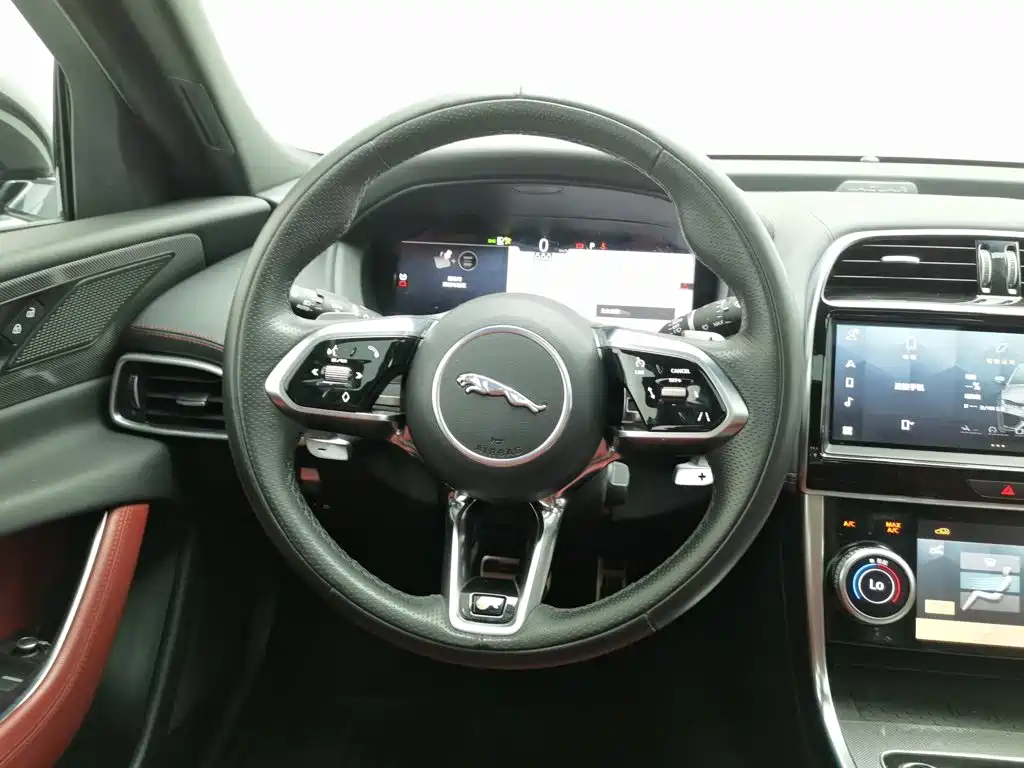 Jaguar XEL 2023 — фото 11