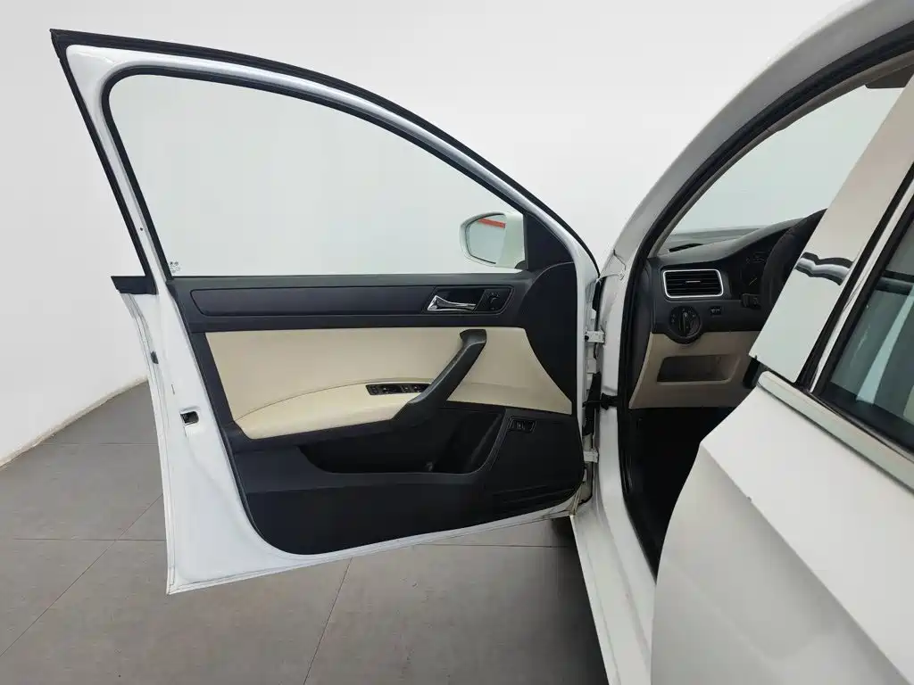 Skoda Rapid 2015 — фото 8