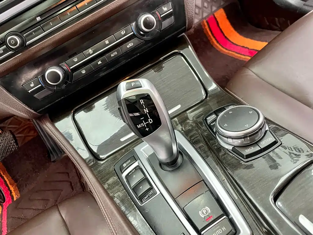 BMW 5 Series 2015 — фото 18