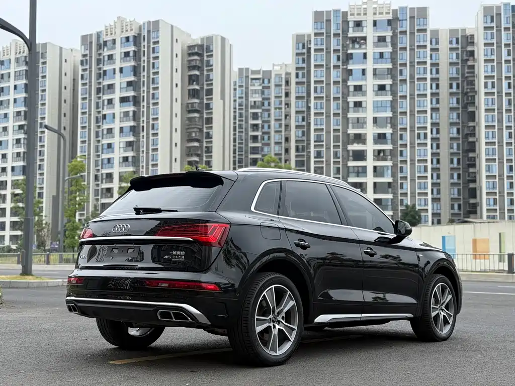 Audi Q5L 2023 — фото 7