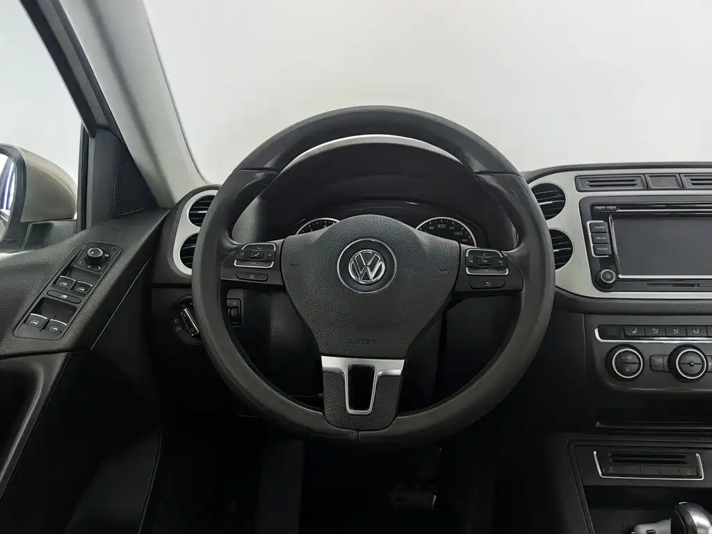 Volkswagen Tiguan 2015 — фото 11