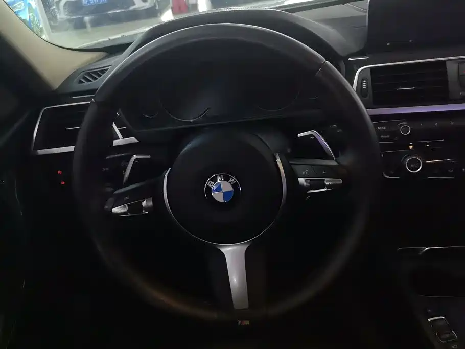 BMW 3 Series 2019 — фото 15