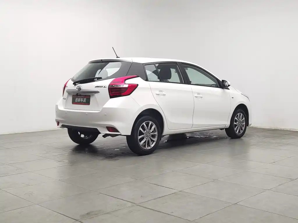 Toyota Yaris L 2022
