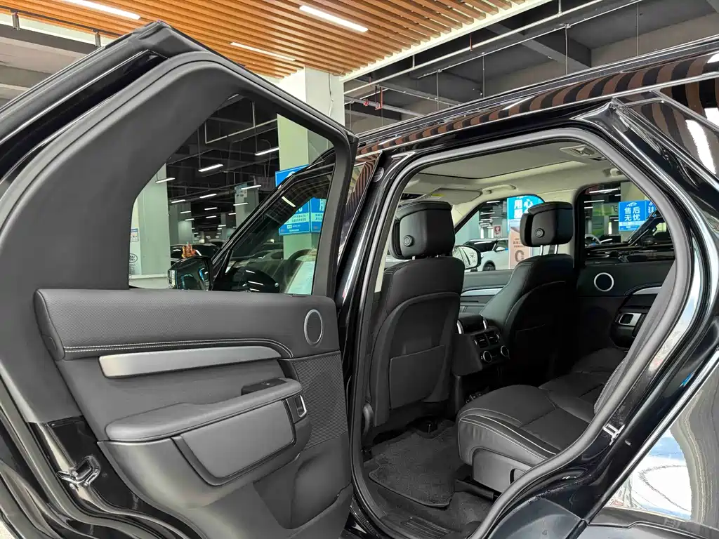 Land Rover Discovery 2022 — фото 13