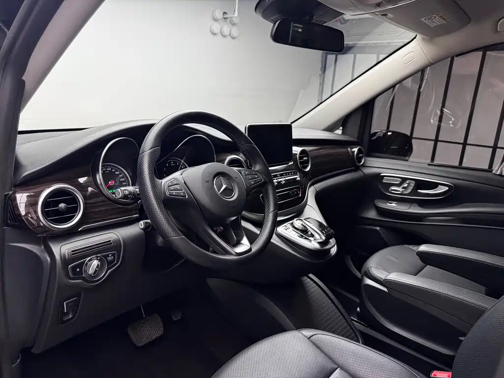 Mercedes-Benz V-Class 2020 — фото 14