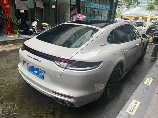 Porsche Panamera 2022