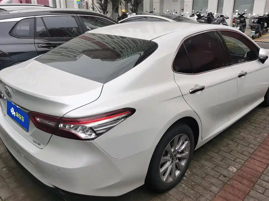 Toyota Camry 2021 — фото 3