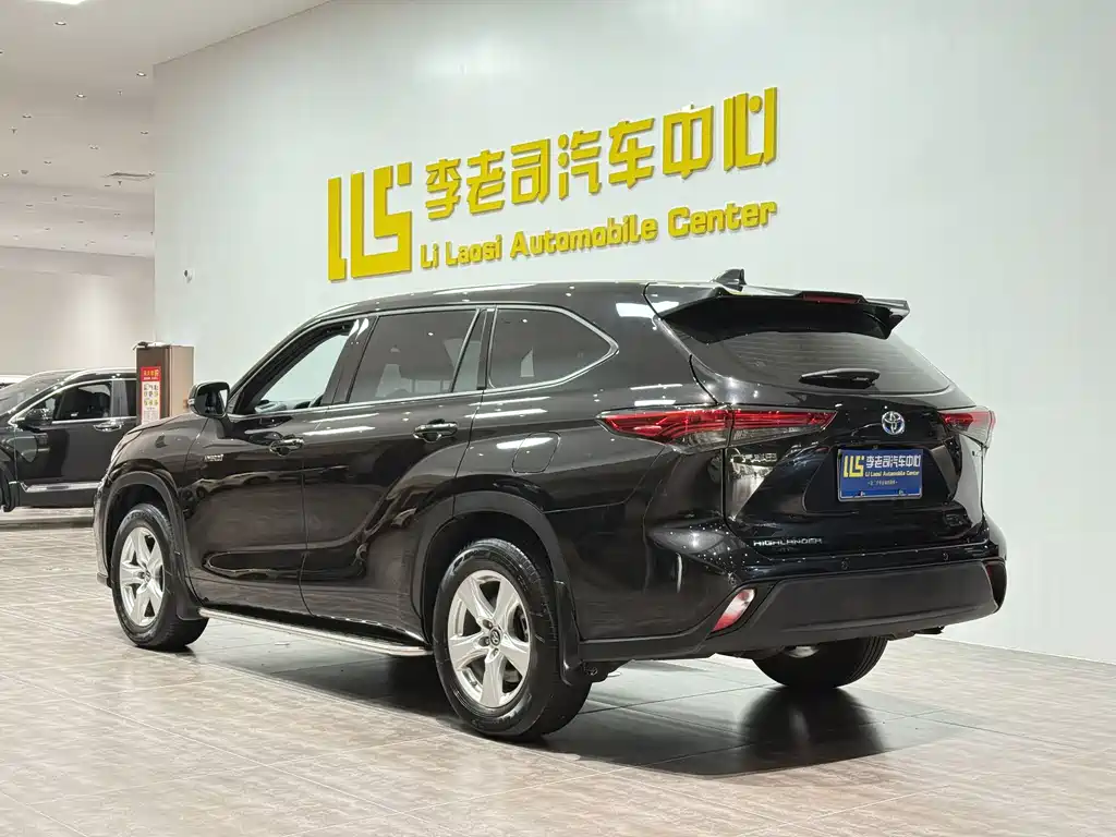 Toyota Highlander 2024 — фото 1
