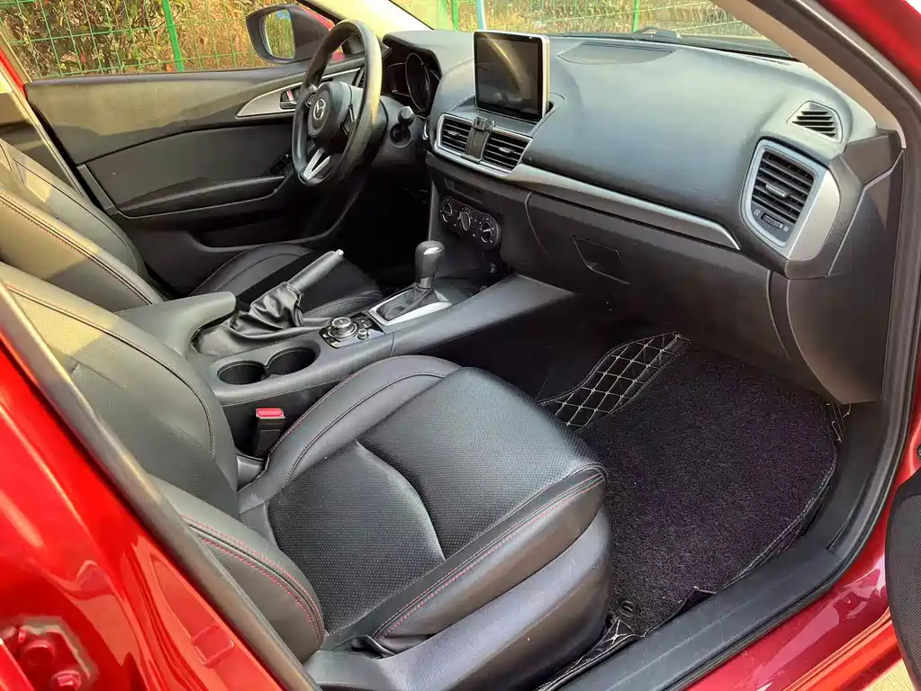 Mazda 3 Axela 2018 — фото 16