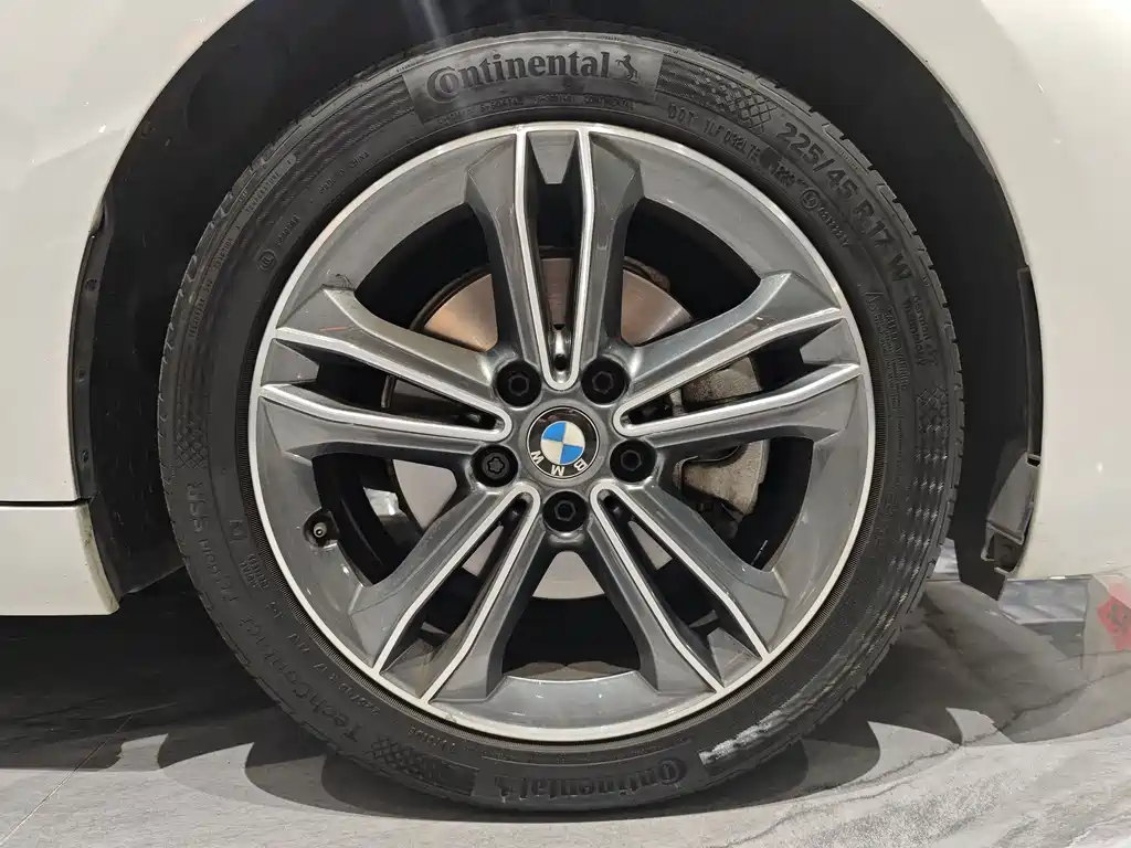 BMW 1 Series 2018 — фото 12