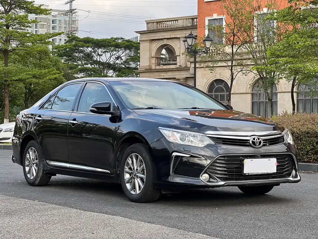 Toyota Camry 2017 — фото 3