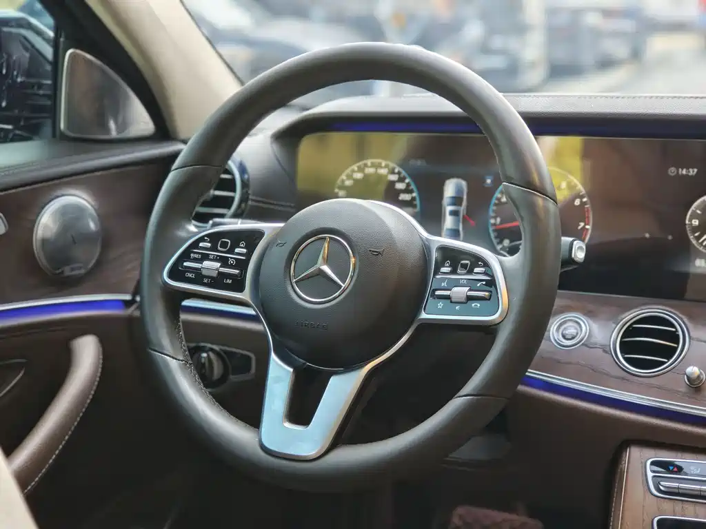 Mercedes-Benz E-Class 2020 — фото 13