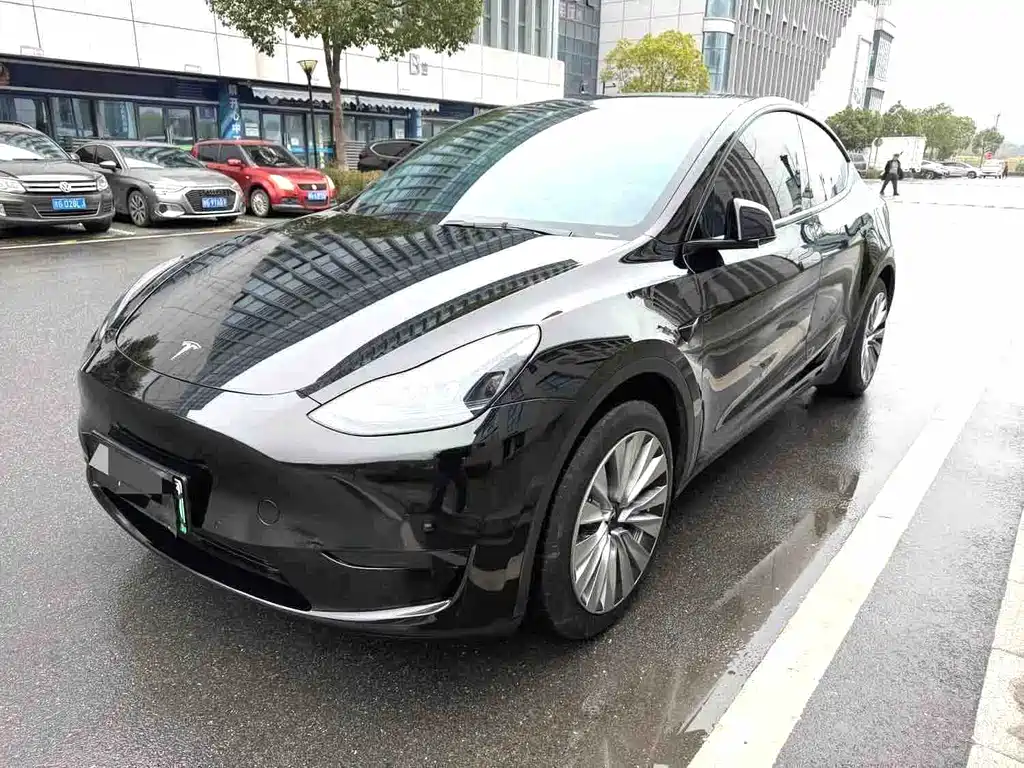 Tesla Model Y 2023 — фото 1
