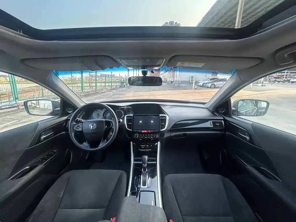 Honda Accord 2018 — фото 13
