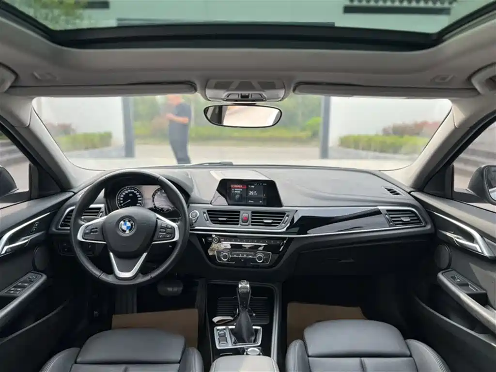 BMW 1 Series 2019 — фото 18