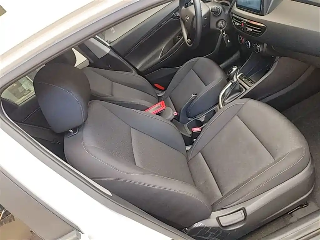 Hyundai Elantra 2020 — фото 25