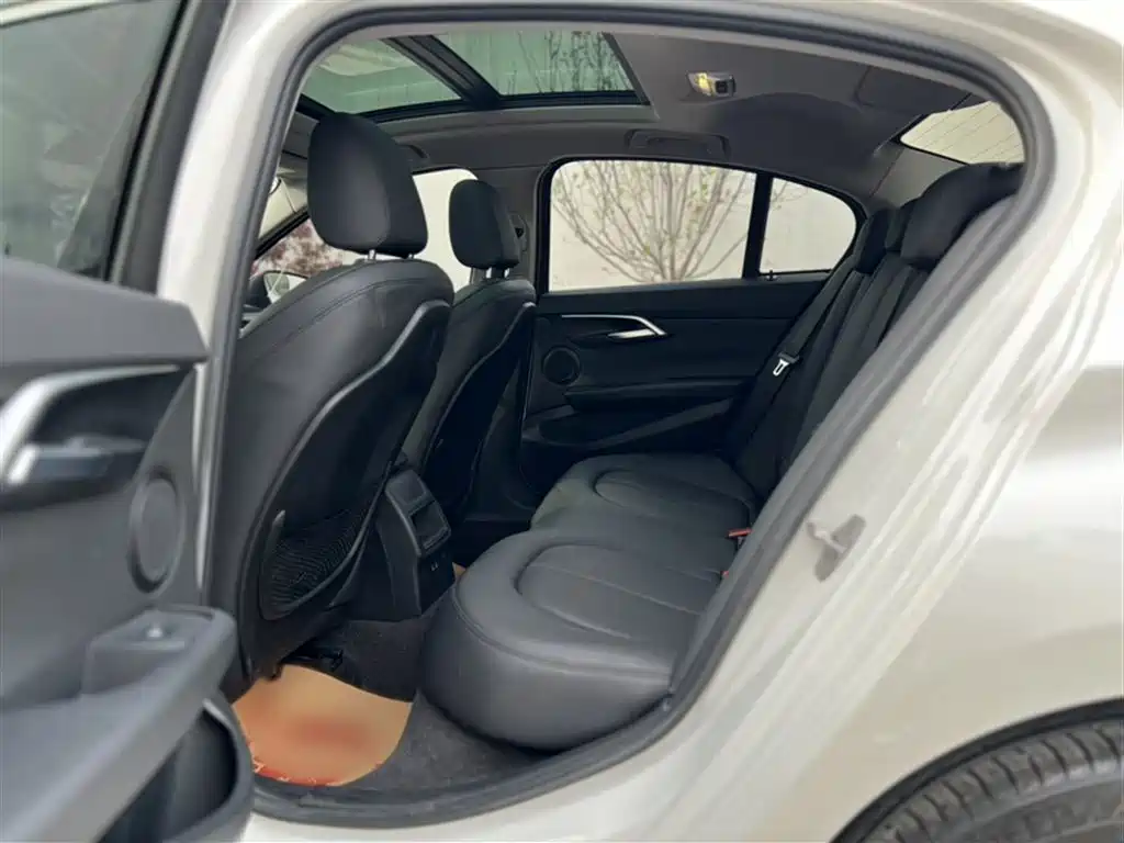 BMW 1 Series 2019 — фото 13