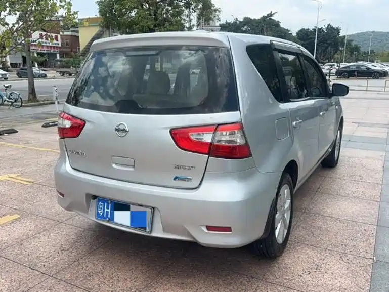 Nissan Livina 2015 — фото 4