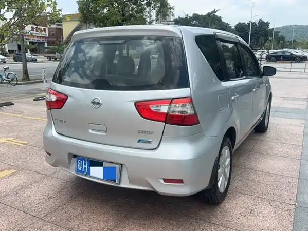 Nissan Livina 2015