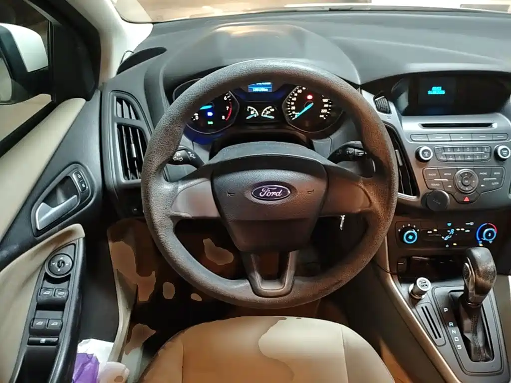 Ford Focus 2016 — фото 11
