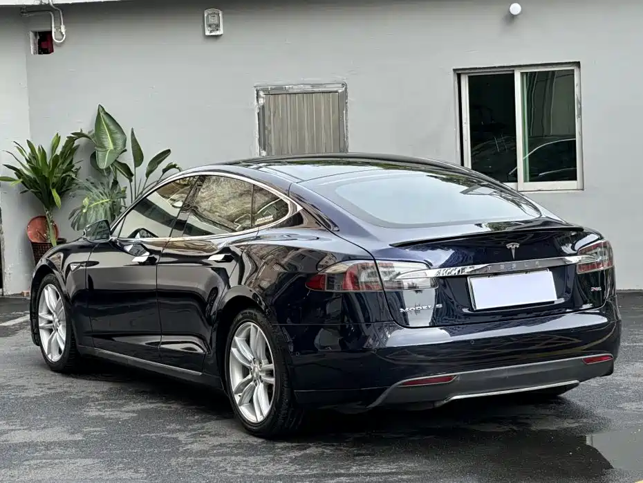 Tesla Model S 2016 — фото 9