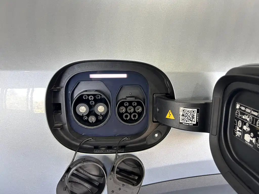 Mercedes-Benz EQE SUV 2024 — фото 18
