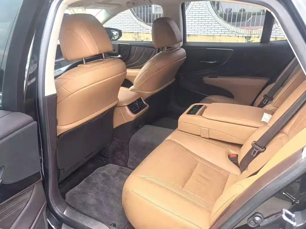 Lexus LS 2020