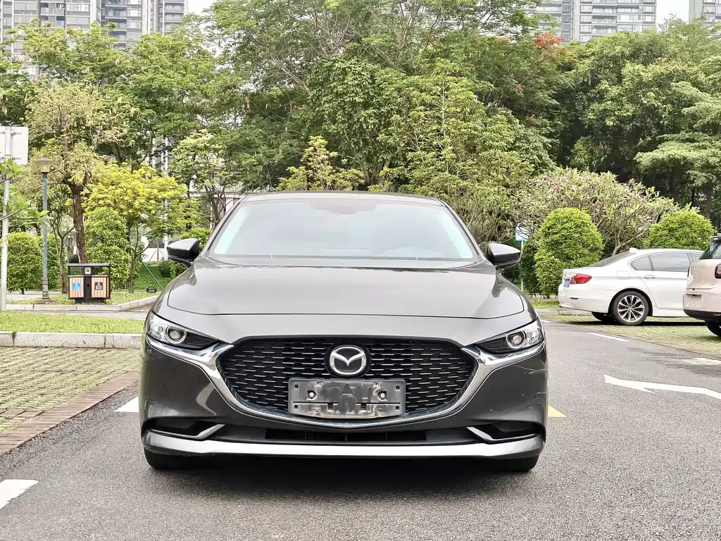 Mazda 3 Axela 2022 — фото 3
