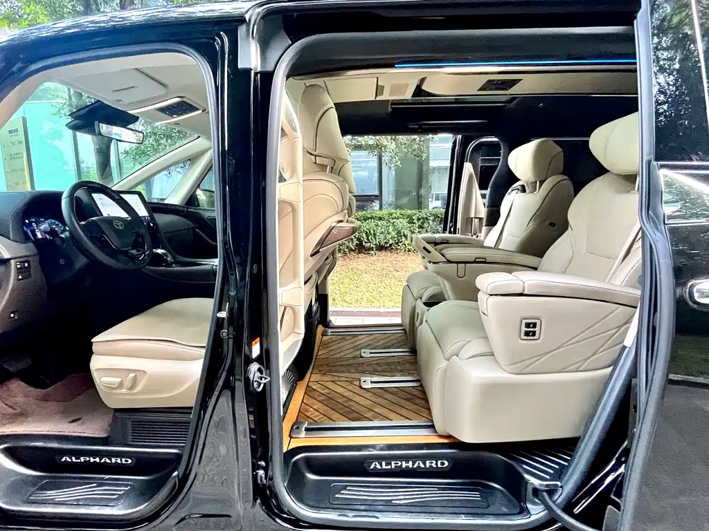 Toyota Alphard 2024 — фото 10