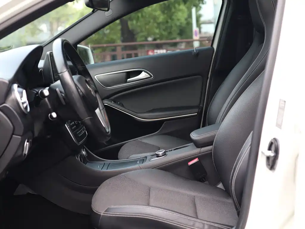 Mercedes-Benz A-Class 2015 — фото 17