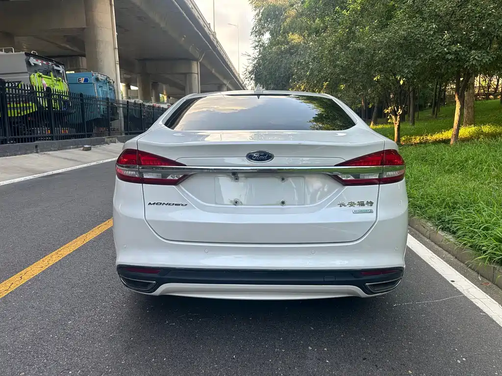 Ford Mondeo 2018 — фото 13