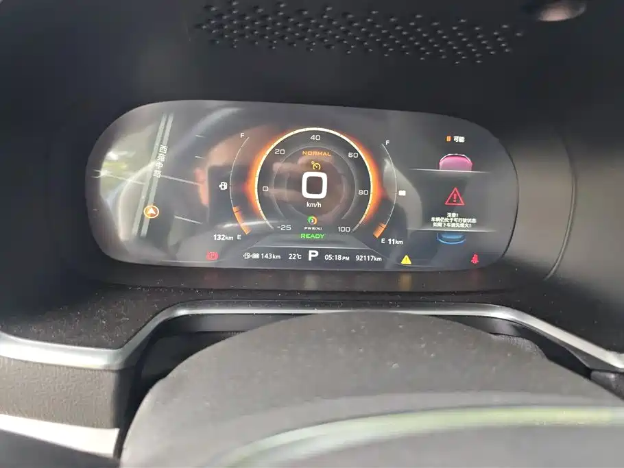 Roewe RX5 New Energy 2017 — фото 14