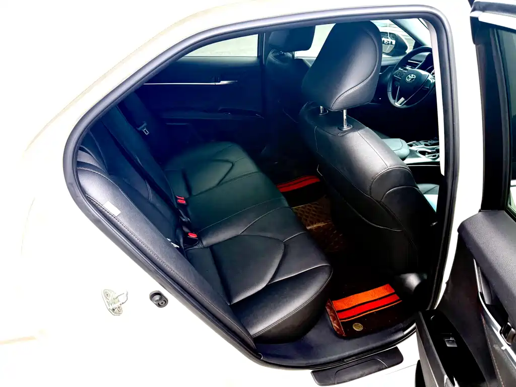 Toyota Camry 2023 — фото 11