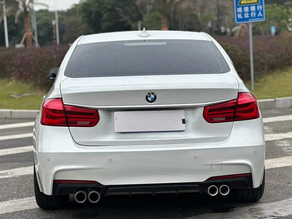 BMW 3 Series 2018 — фото 15