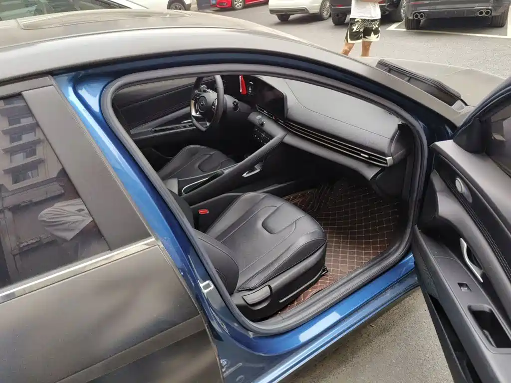 Hyundai Elantra 2021 — фото 20