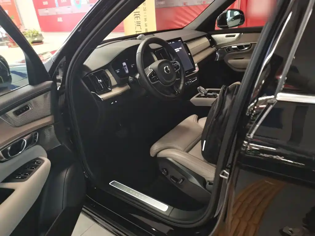 Volvo XC90 PHEV 2025 — фото 11