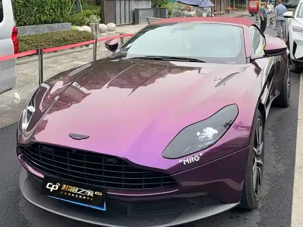 Aston Martin DB11 2023