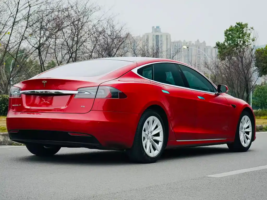 Tesla Model S 2017 — фото 4