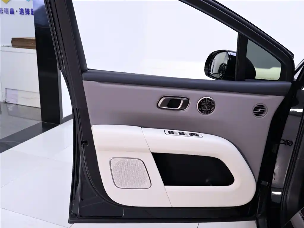 Li Auto i6 2025 — фото 18