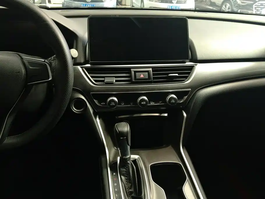 Honda Accord 2022 — фото 13