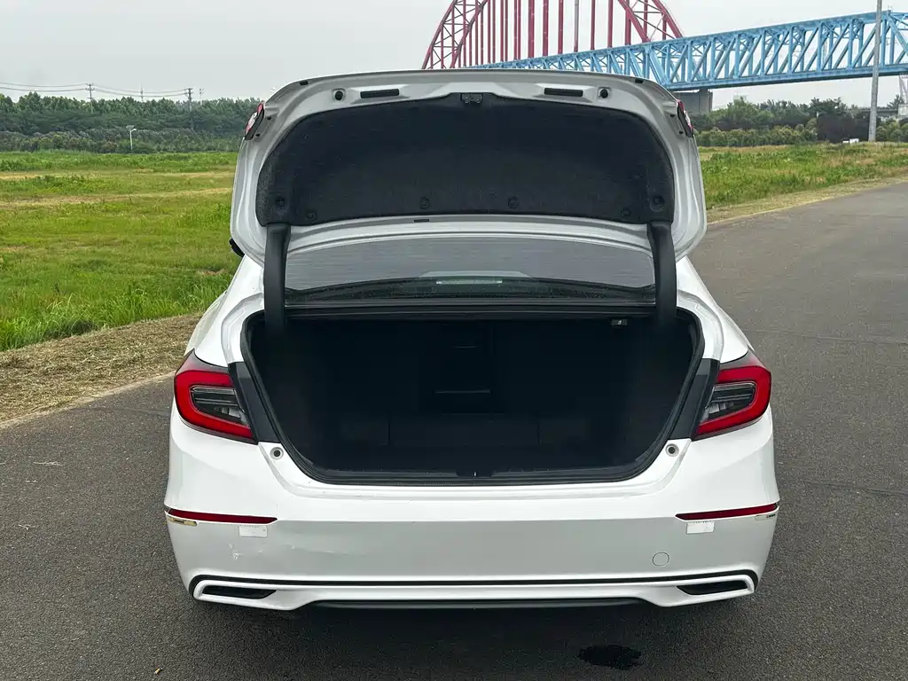 Honda Accord 2022 — фото 17