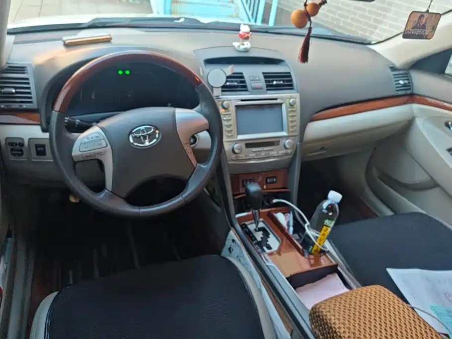 Toyota Camry 2014 — фото 12