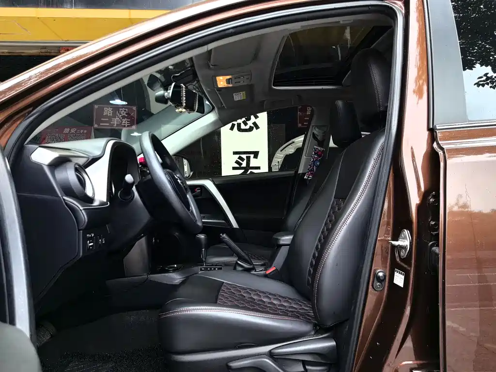 Toyota RAV4 2019 — фото 10