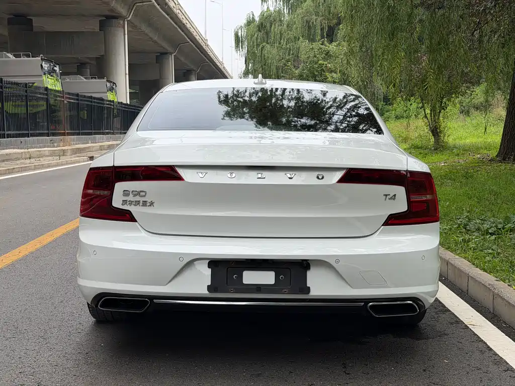 Volvo S90 2017 — фото 18