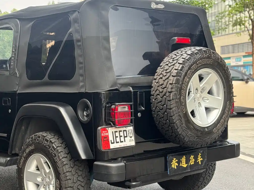 Jeep Wrangler 2004 — фото 12